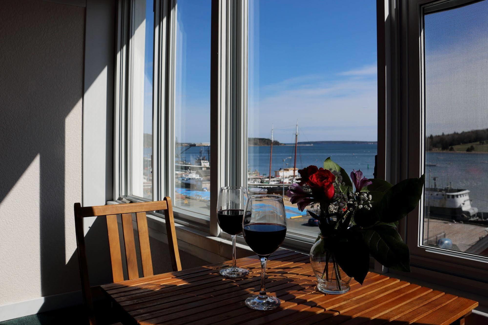Rum Runner Inn Lunenburg Buitenkant foto